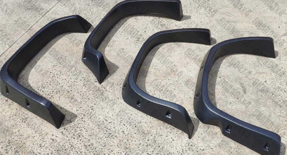 Overfendere aparatori de noroi Nissan Patrol 3 usi  Y60 (1989-1997)