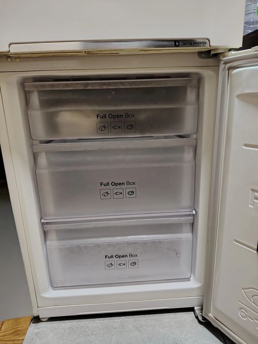 Холодильник "Samsung" инверторный