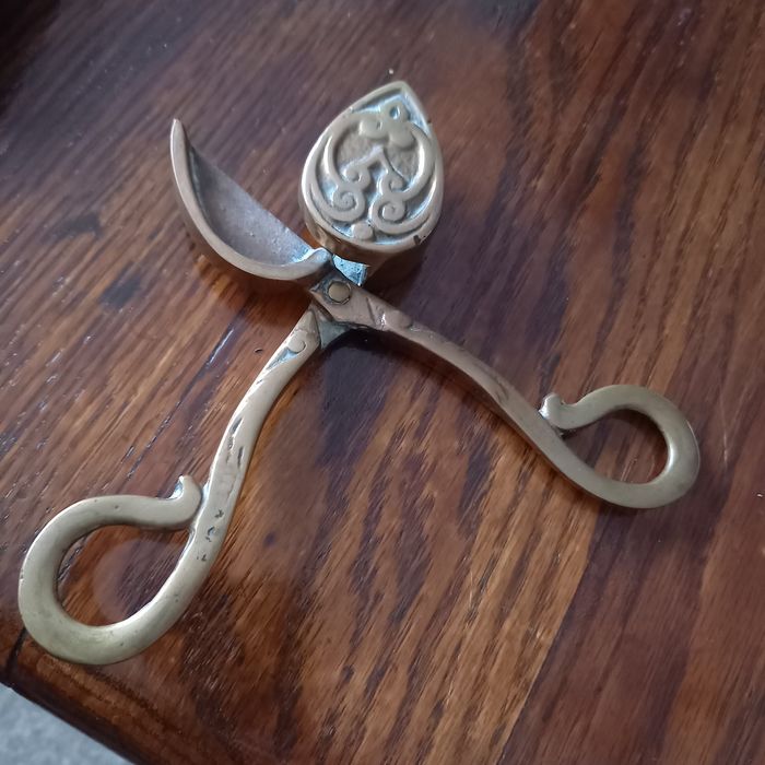 Ножица за свещи .