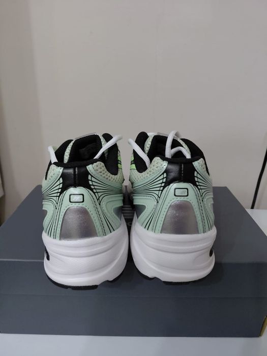 Продам кроссовки New Balance 740
