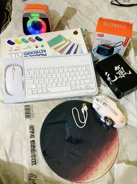 Wireless Keyboard Mouse Speaker and M Pad