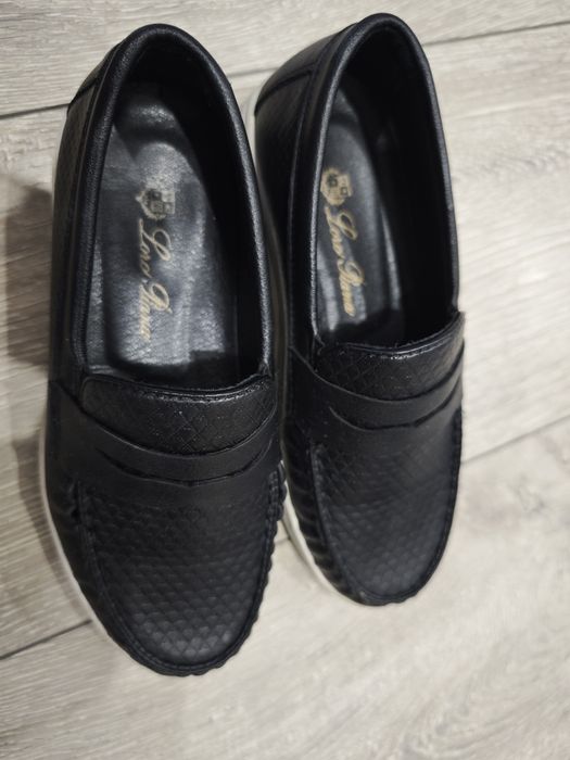 Продам туфли на мальчика