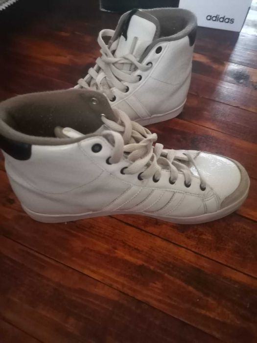 Продавам оригинални дамски кецове