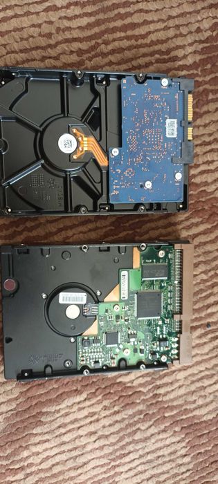 Продавам неработещи твърди дискове и изгоряла дънна платка