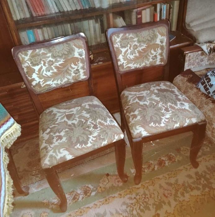 Vand scaune vechi tapitate