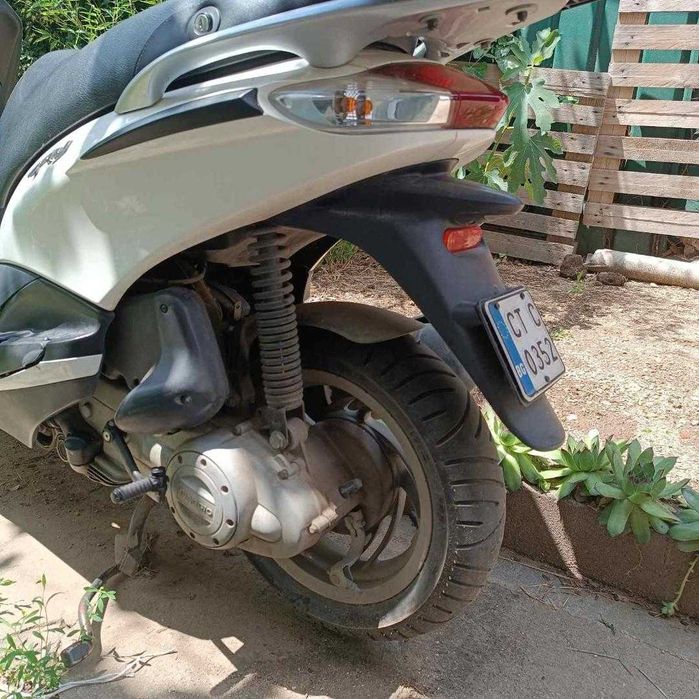 Piaggio Fly 50 скутер