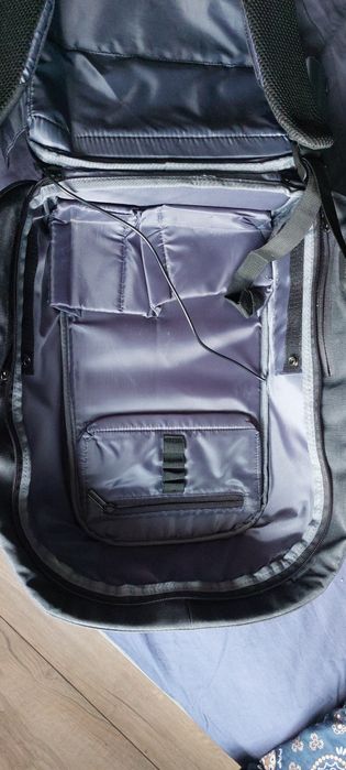 Rucsac antifurt XD Design negru nou ci USB și protecție RFID