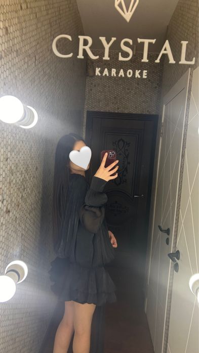 Короткое черное платье