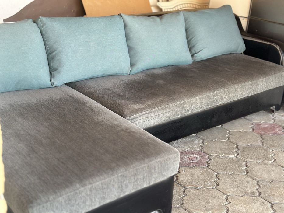 Продам диван, состояние среднее