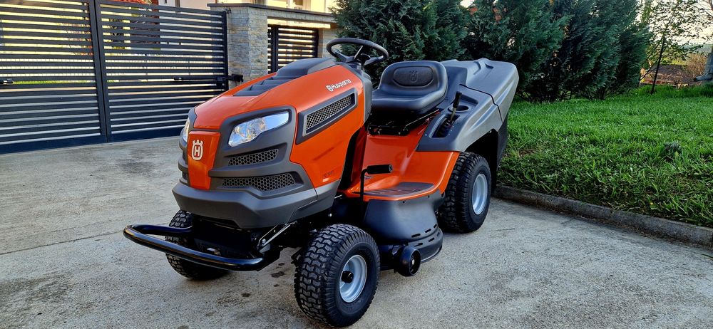 Tractoras gazon / iarba Husqvarna motor Briggs&Stratton 18 CP