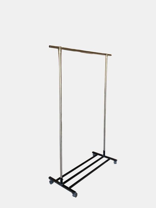 Компактная вешалка для хранения одежды на колесах