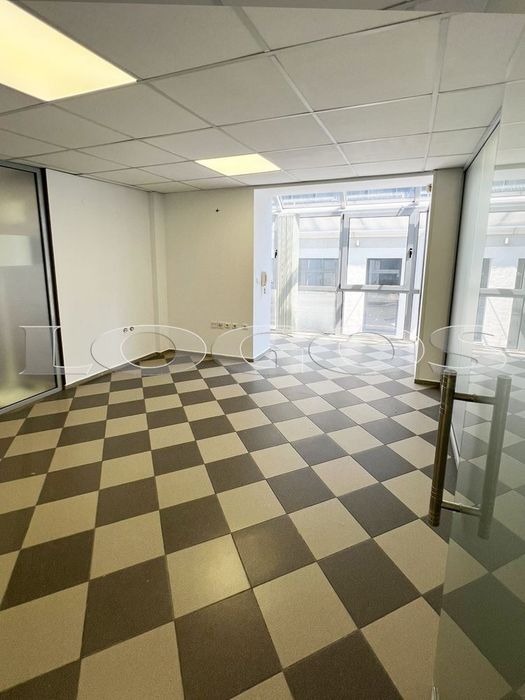 Дава се под наем Офис в Варна, Гръцка махала - 110 кв.м за 1100 € - Снимка #2