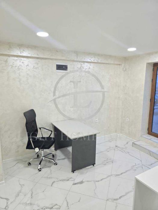 Продава се Офис в Пловдив, Кършияка - 32 кв.м за 2469 €/кв.м - Снимка #1