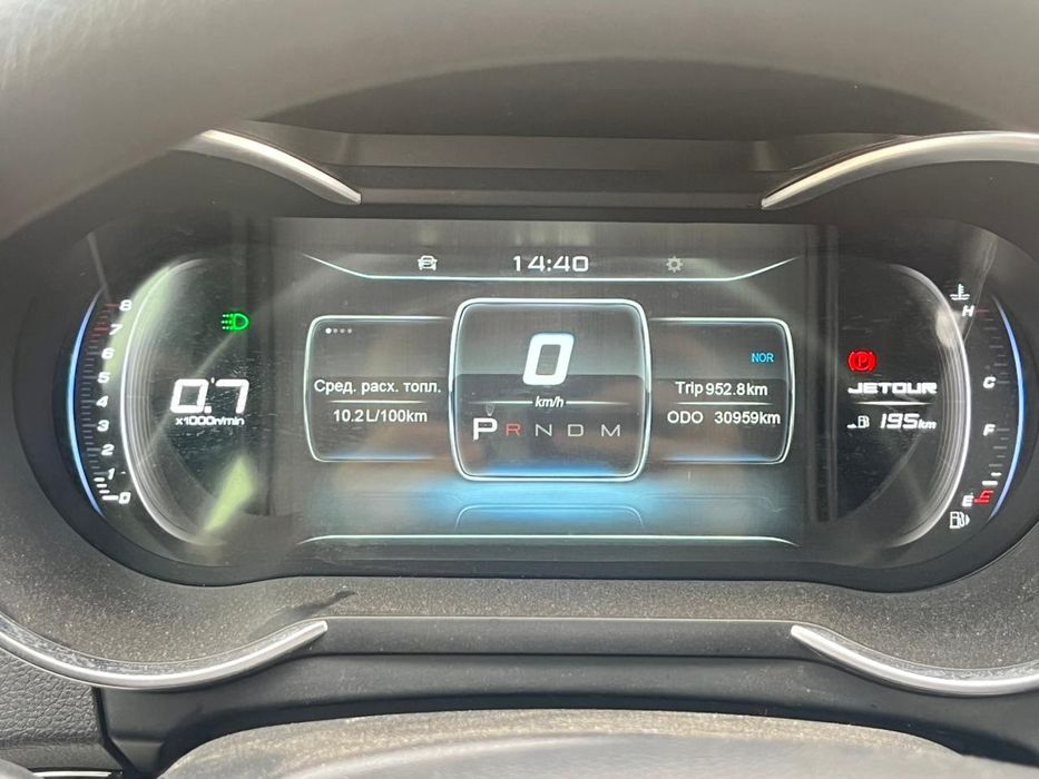 Машина Jetour X70