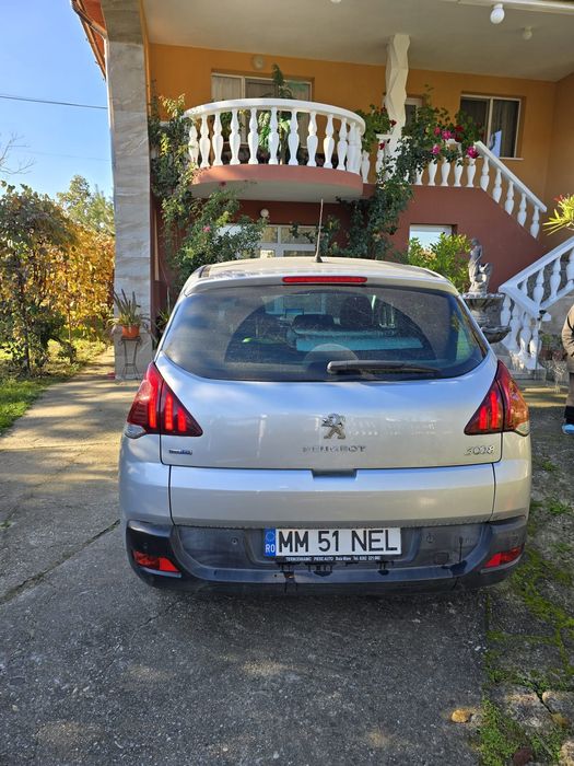Vând Peugeout 3008