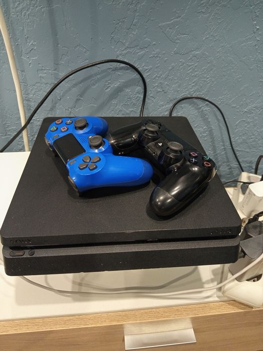 PS 4 slim+30 игр+ 2 джойстика!