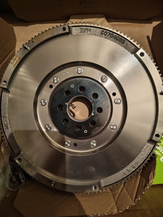 Vând ambreiaj cu volanta masa dubla Vw T5 motor 2.5 cod 837344