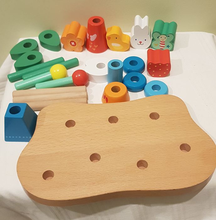 Комплект дървени кубчета за нанизване "Цветна градина"