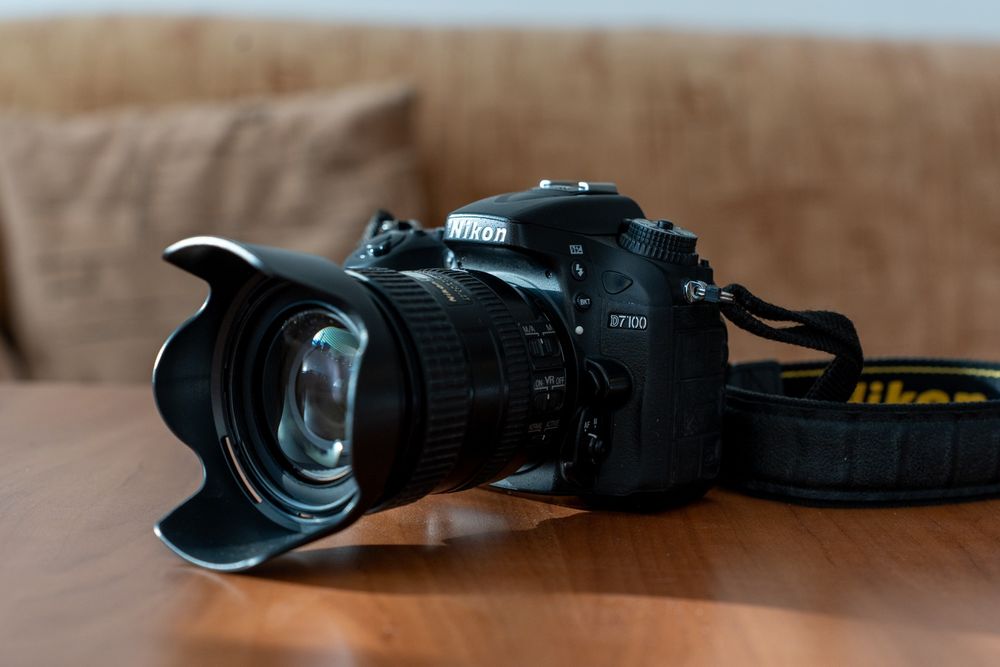 Nikon  D7100 + обектив 16-85 mm + светкавица