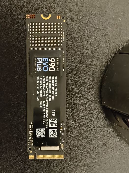 Vând SSD Samsung 990 Evo Plus 1Tb Transport gratuit
