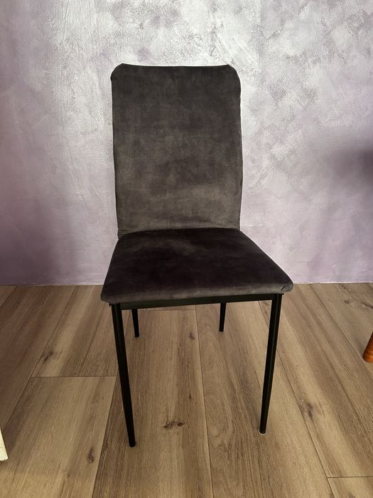 Трапезна маса със столове