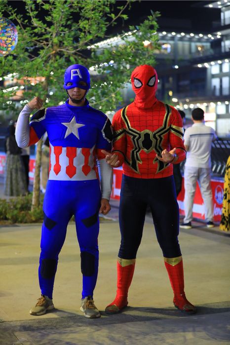 Незабываемый праздник с Человеком-Пауком и Капитаном Америкой!