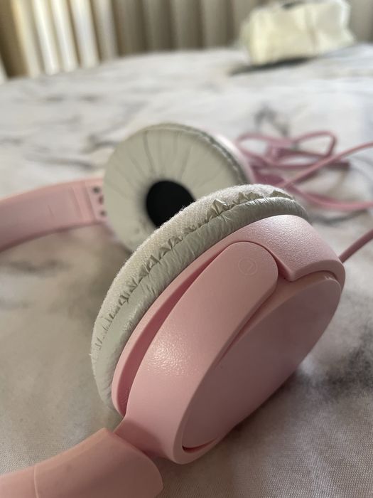 Розови слушалнки SONY