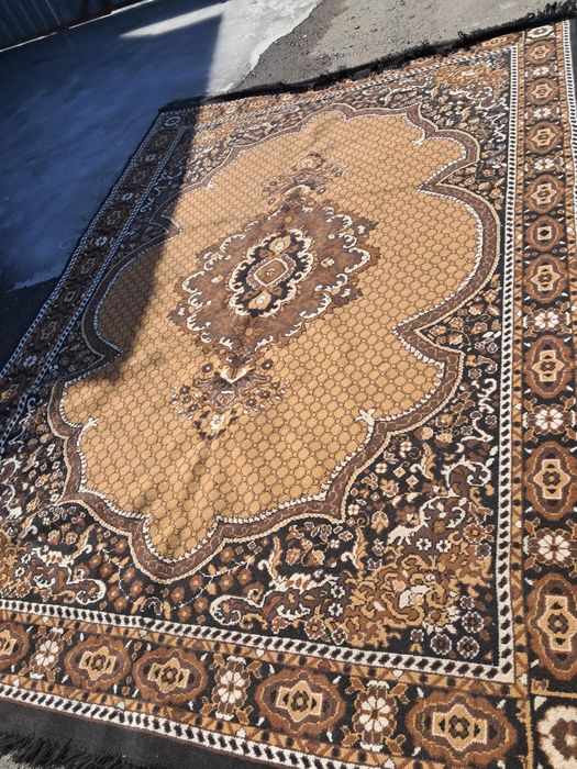 Продам ковёр 2х3