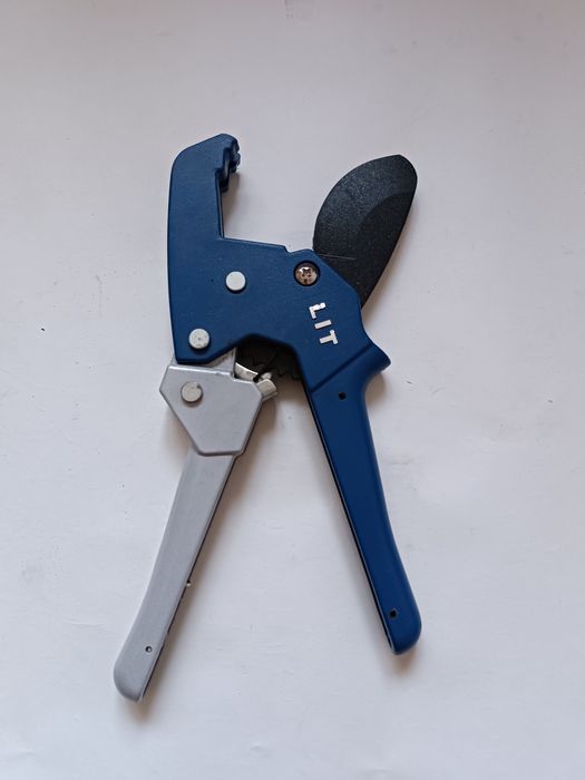 Ножницы для пластиковых труб