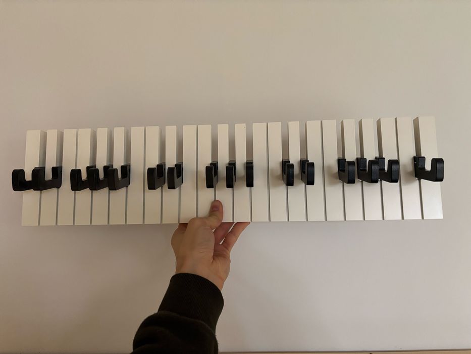 Дървена закачалка за стена (за дрехи) стил пиано-клавиши