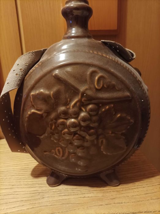 Продавам порцеланови чинии и сервизи, стъклени съдове, чаши