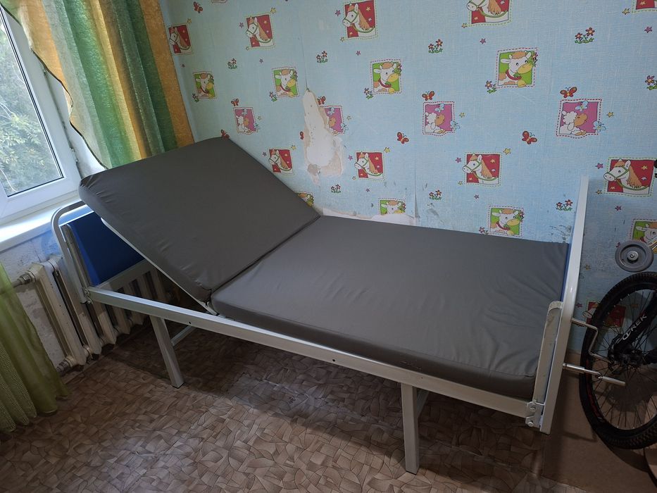 Продаётся реабилитационная  кровать  и противоположной  матрас.
