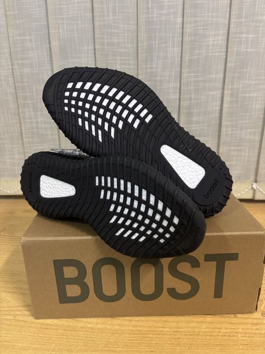 Yeezy 350 black