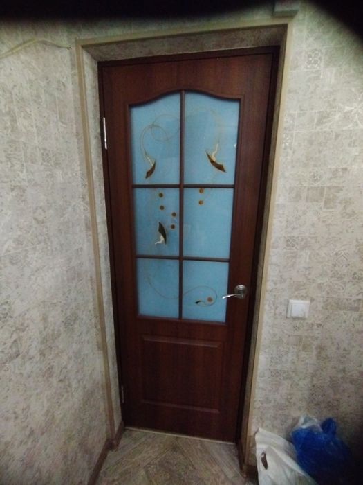 Продам межкомнатную дверь б/у