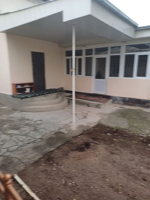 Янги Узбекистон богидан 3км узокликда жоилашкан ховлини ярми