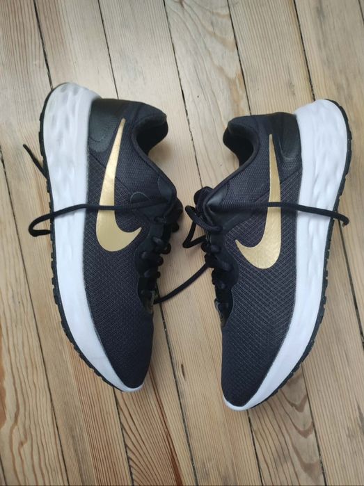 Nike revolution 6