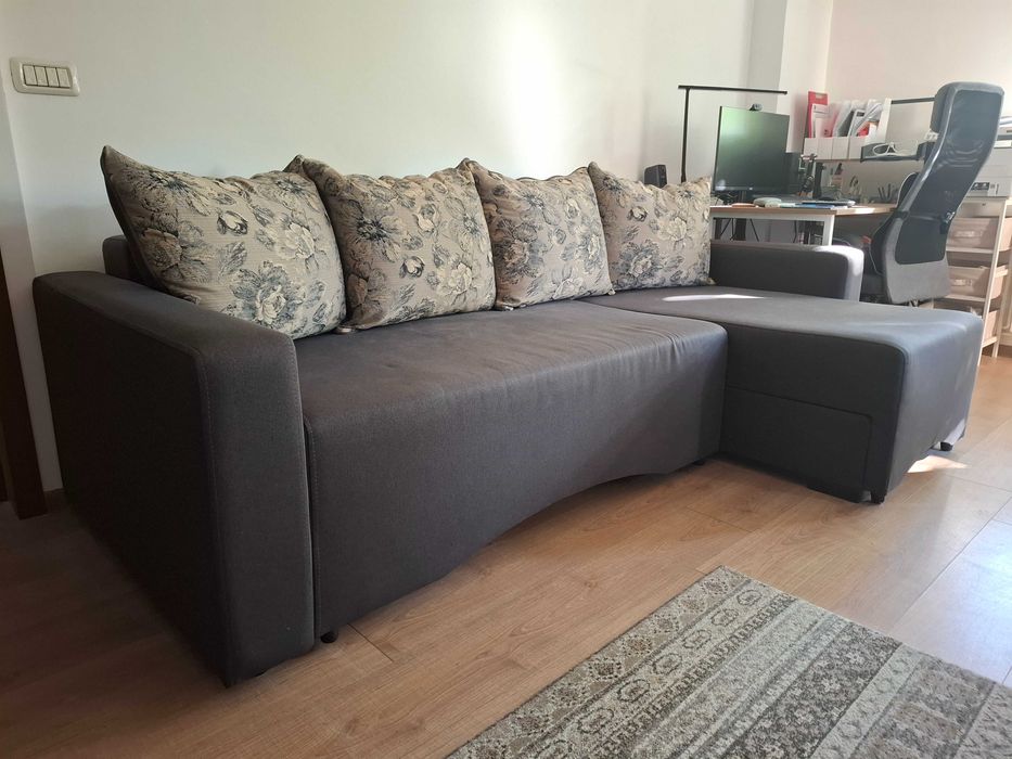 Canapea 3 locuri extensibilă, stare foarte bună