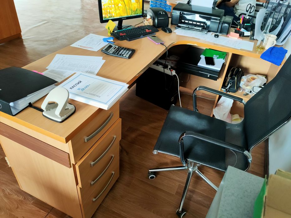 Продам офисный стол