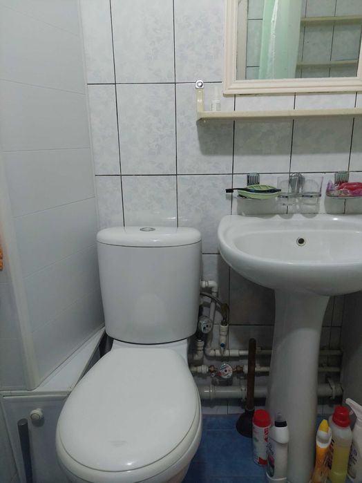 Сдается 4хкомнатная квартира,с обстановкой, с техникой, цена 600у.е.