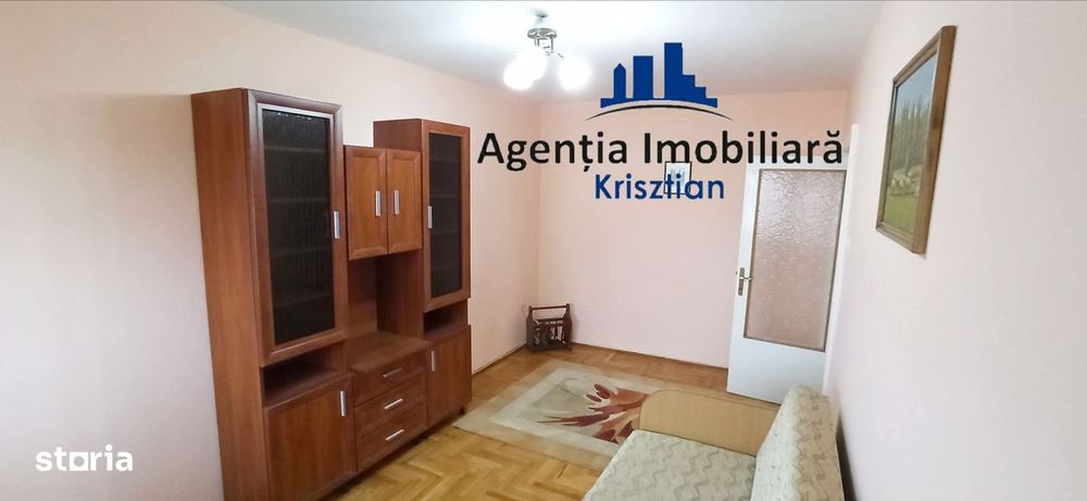 Apartament cu 4 camere de vânzare în Micro 16