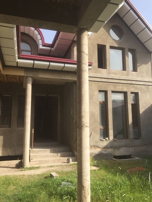 Uy sotiladi 4sotuh 7xona  sergili chortoq mahala