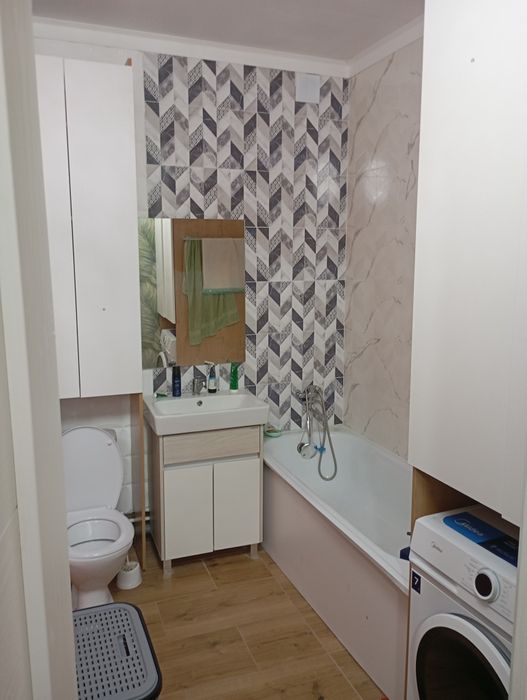 Продам квартиру 52 КВ м .