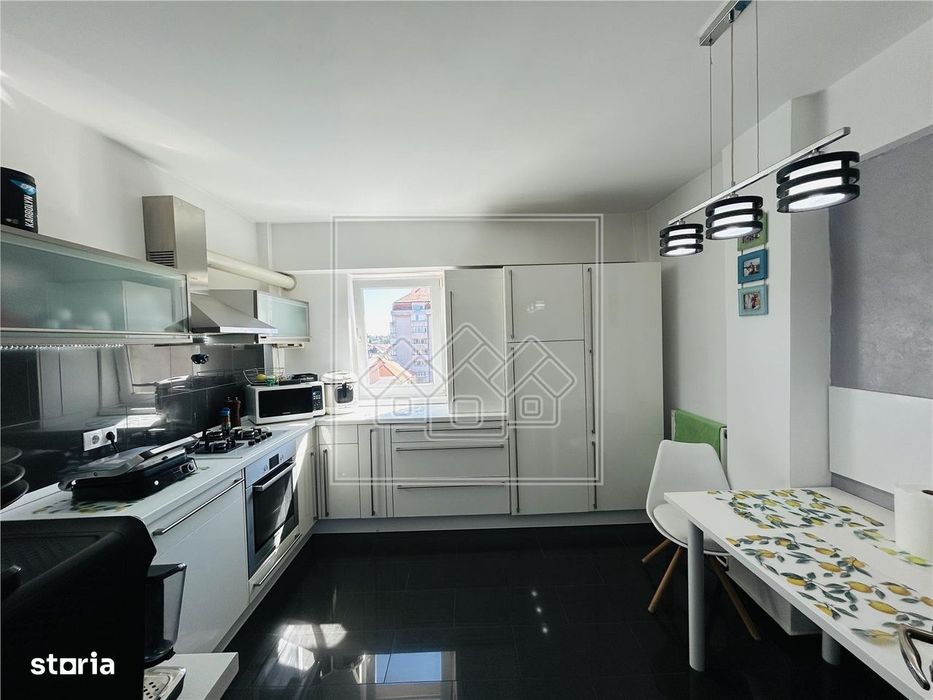 Ap cu 3 camere, 2 bai, etaj 47 - Zona Turnisor — fotografia 1