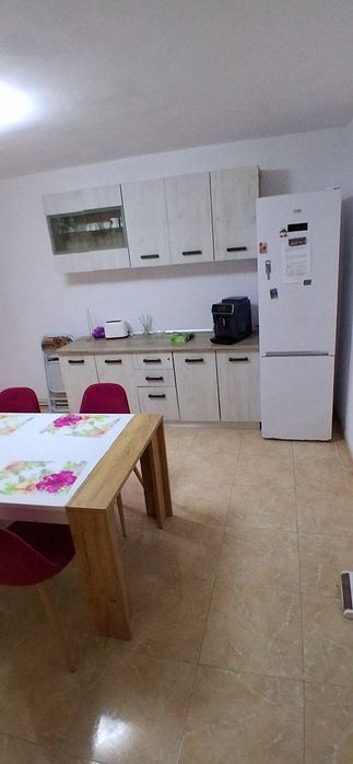 Închiriez  2 apartament cu 3 ,4cam.
