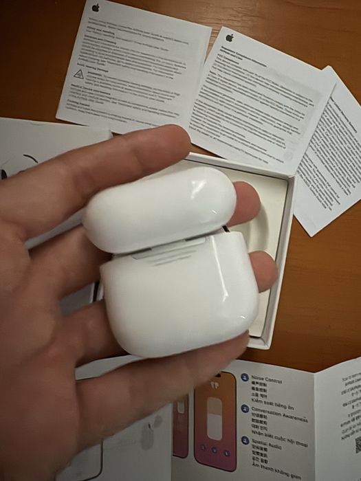 Apple airpods 4 anc 2024