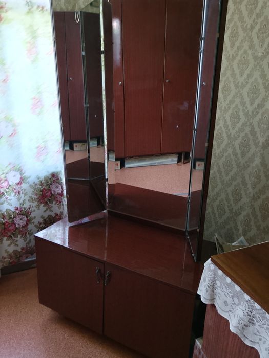 Продам трильяж с зеркалом