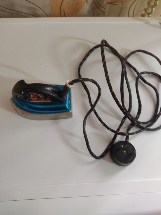 Продам мини утюжок СССР