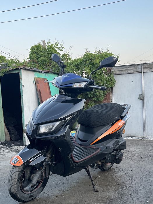 Почти новые скутера