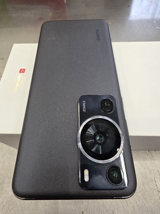 Продавам Huawei P60 PRO 256GB.
