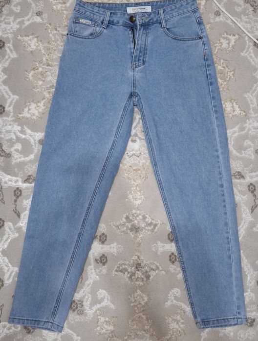 Продам джинсы голубые